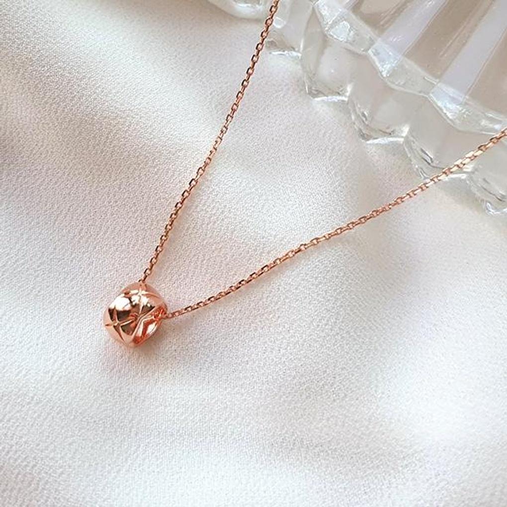 Women's Daily Point Mini Quilted Ball Necklace