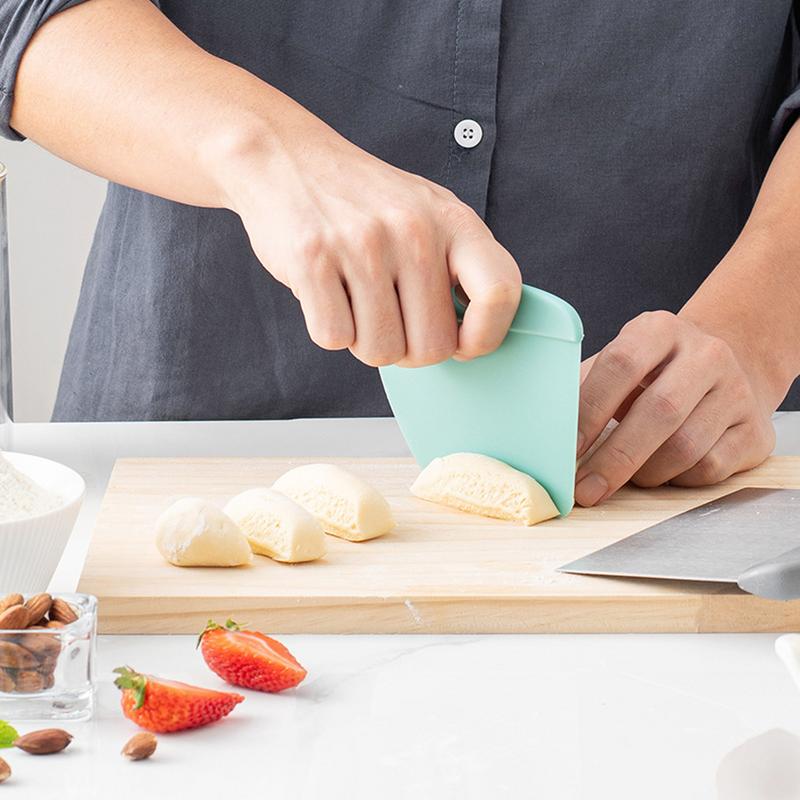 Dough Scraper Pastry Scraper Kitchen Scraper Practical Bread Scraper Scraper Tool Kitchen Non-Slip Food Scraper Lightweight Bowl