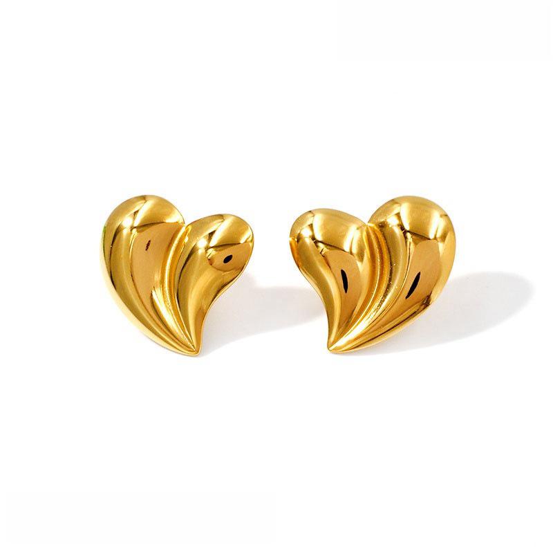 Gold-Plated Titanium Steel Heart Stud Earrings & Collarbone Chain Jewelry Set for Women in European American Style.