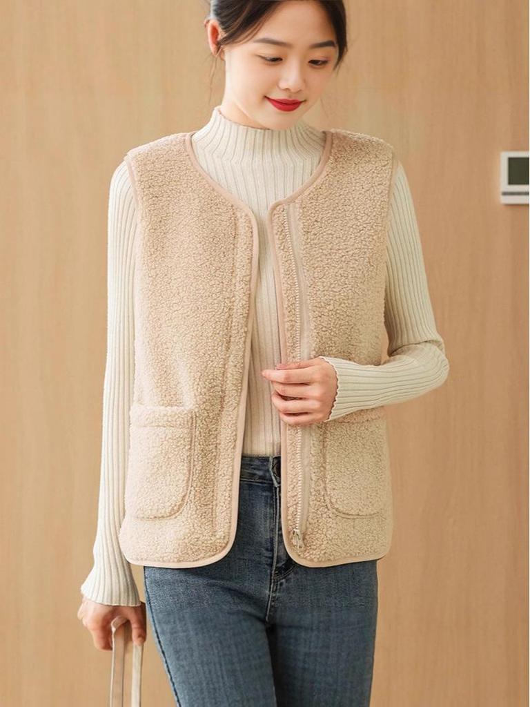 Women's Lambswool Slim-Fit Vest: Versatile 2025 Autumn/Winter Korean Fashion Fleece Outerwear Sleeveless Jacket.