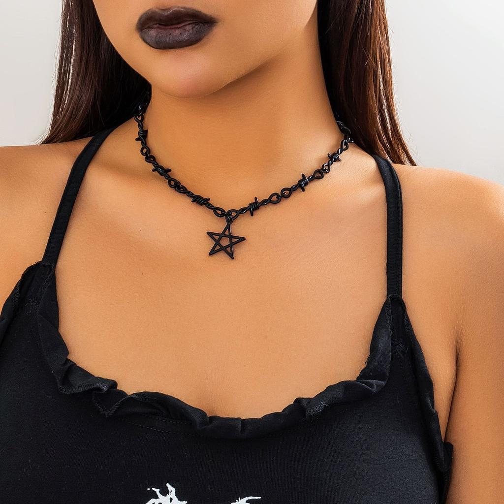 Sweet And Cool Dark Single-Layer Disc Star Necklace, Simple Personalized Cross Collarbone Necklace