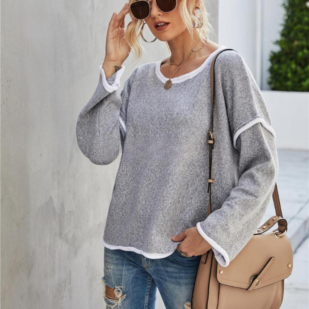 Женский вязаный свитер с круглым вырезом и кисточкой на спине — фото 4