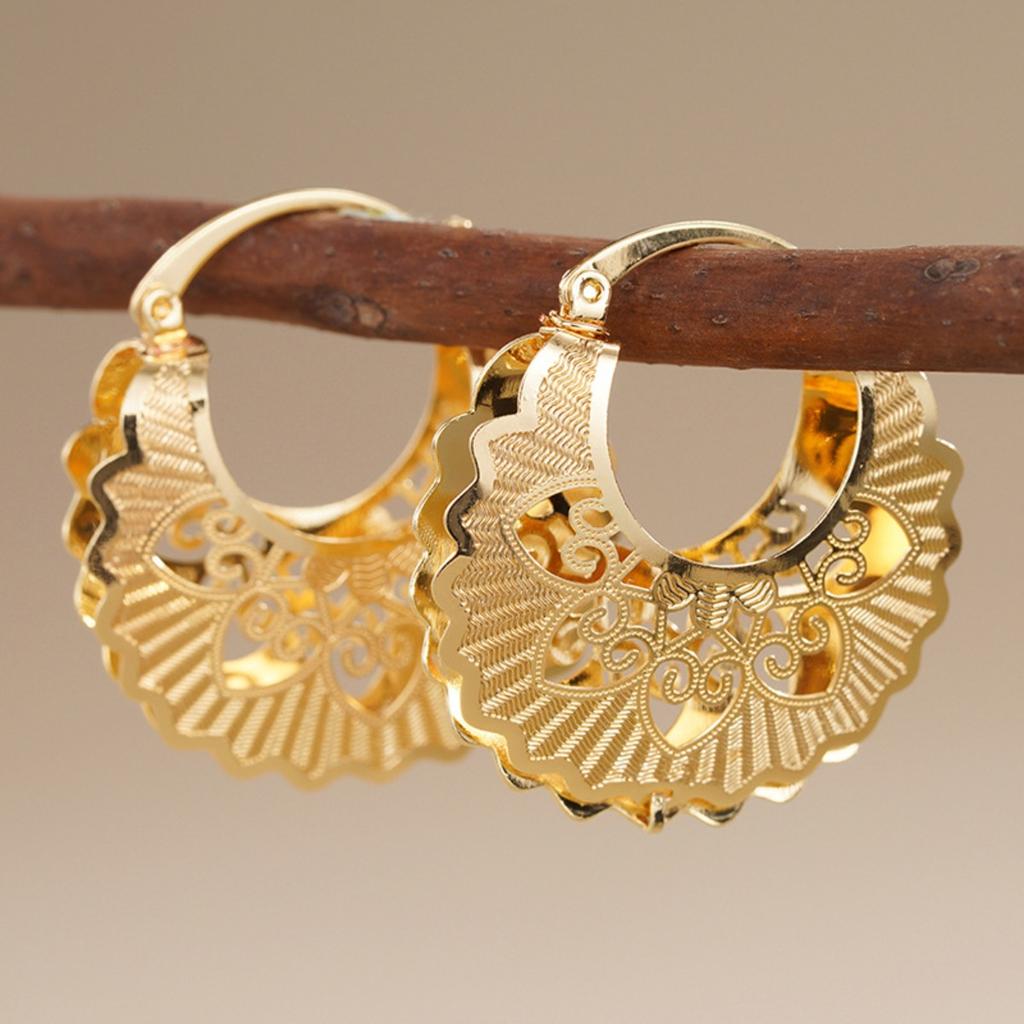 Scalloped Edge Heart Hollow Filigree Hoop Huggie Earrings Ethnic New Chinese Style Women Jewelry