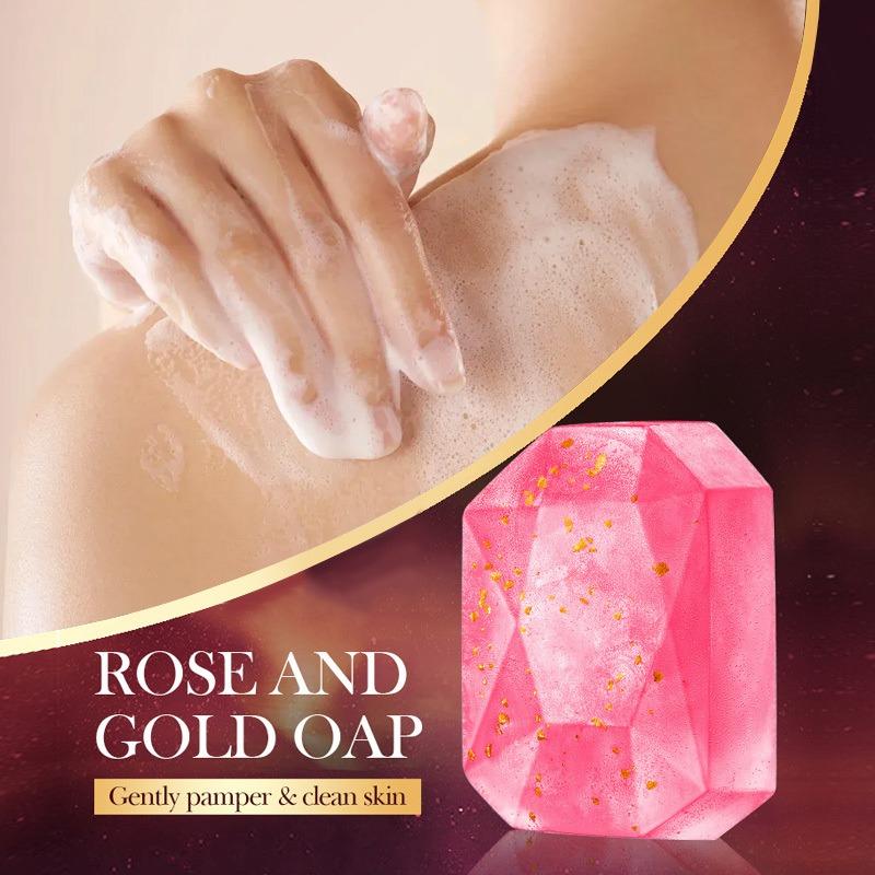 Le savon artisanal à l'huile essentielle Gold Foil Diamond nettoie la peau de la saleté et des impuretés et a un parfum longue durée. Convient à tous les types de peau