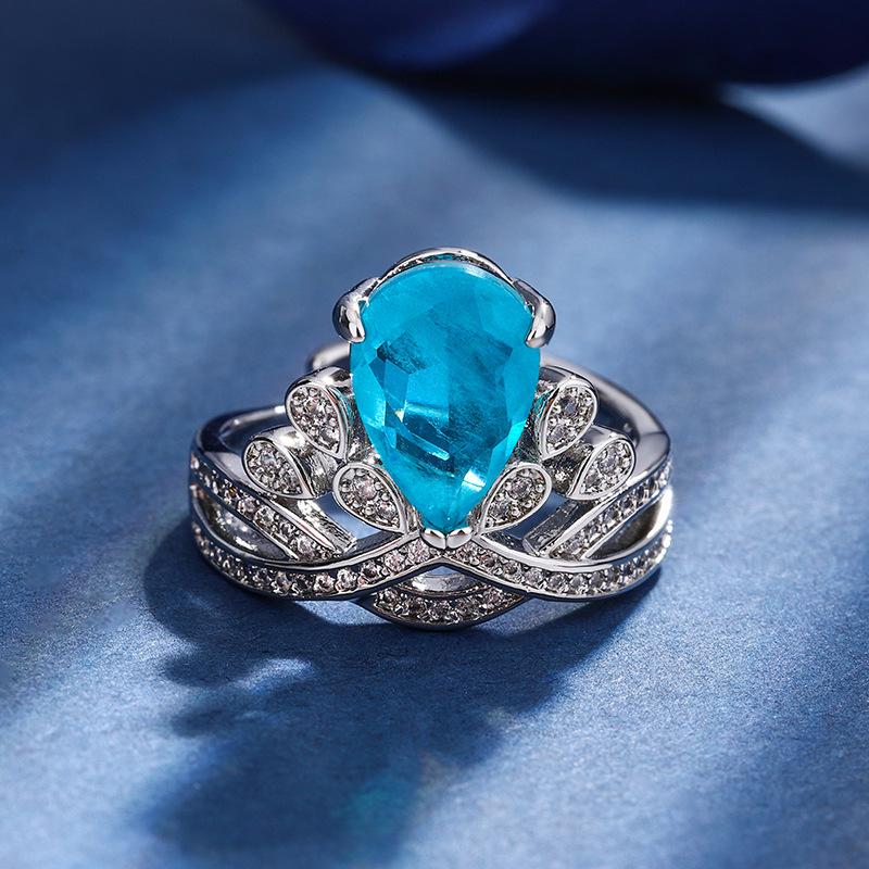 Jewelry Copper Bottom Gold-Plated Retro Simulation Color Treasure Red Corundum Design Crown Ring Women 8 * 12