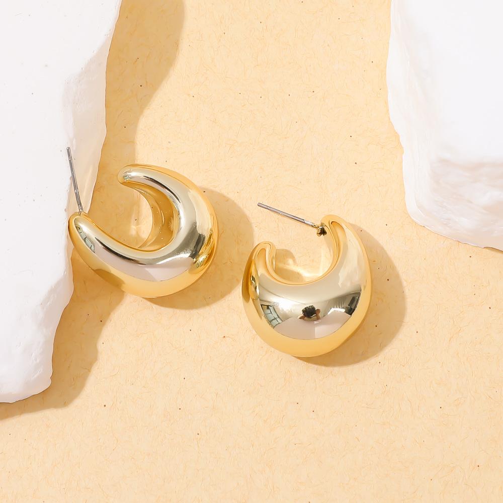 Retro Doudou C-shaped stud earrings French texture sense personalized fashion versatile light luxury sense wide face ear jewelry women
