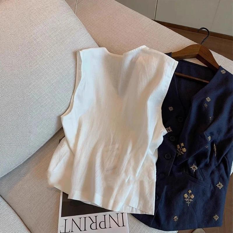 Women Floral And Star Embroidered V Neck Button Front Sleeveless Vest