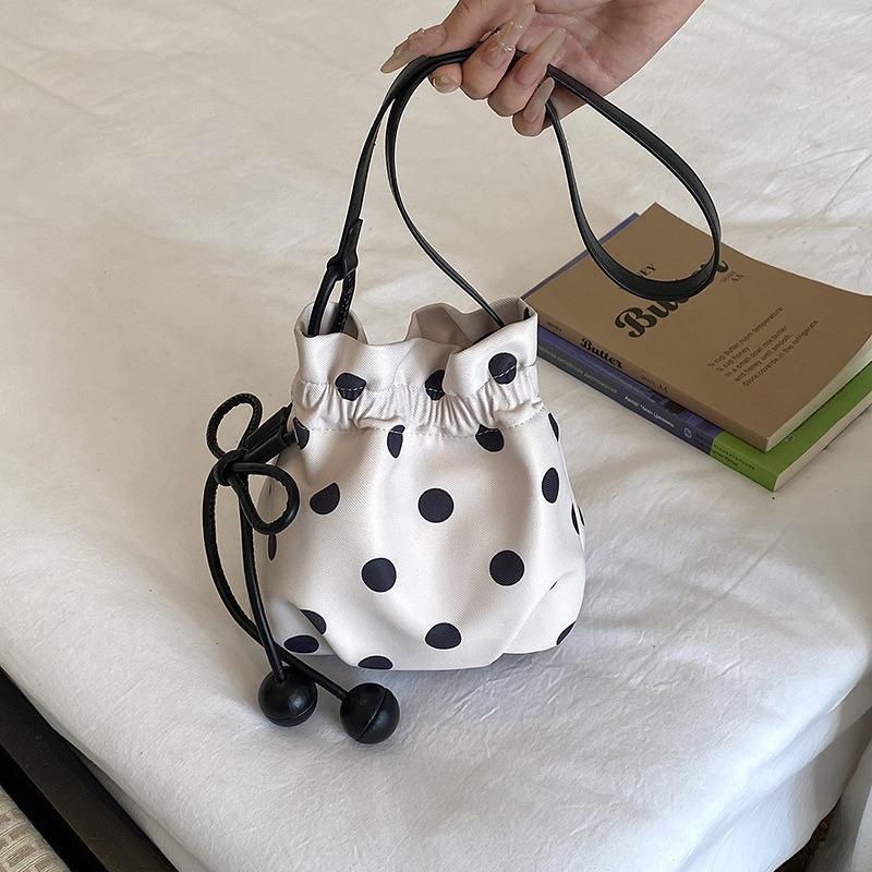 Versatile niche design polka dot drawstring bucket bag women's new commuter bag single shoulder messenger bag