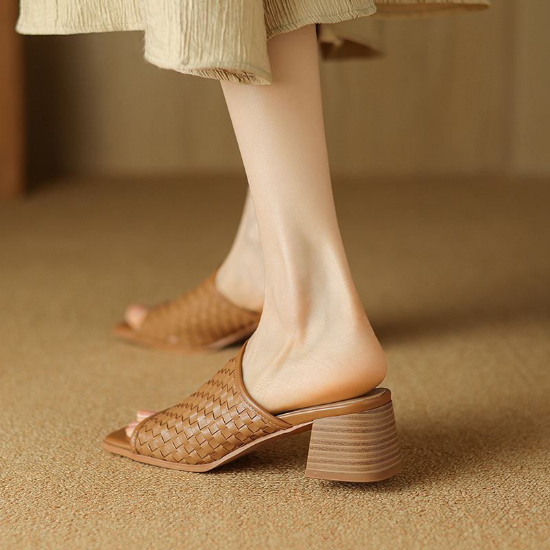 Krazing Pot Naturalne skórzane podstawowe stylowe muły z odkrytymi palcami średnie obcasy letnie buty rzymskie tkane zdobienie damskie sandały