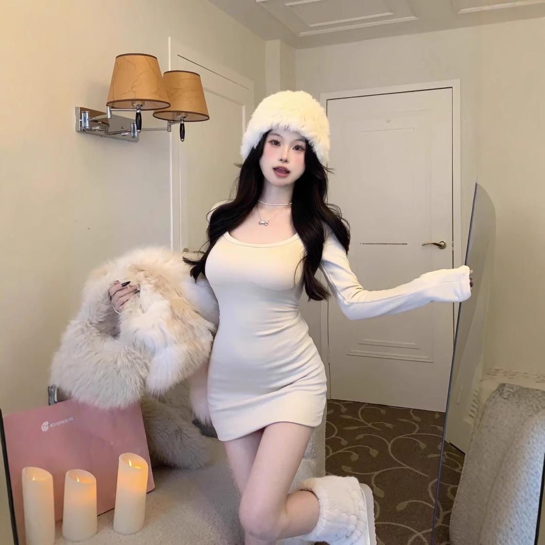 

Elegant Retro Black Square Neck Bodycon Dress with Slimming Long Sleeves M