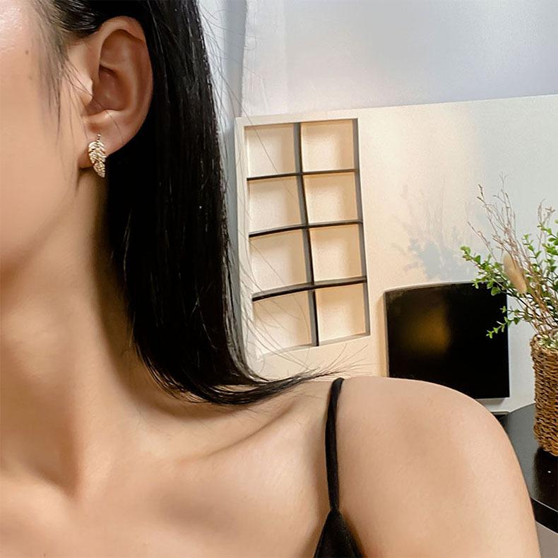 Fallen Leaves Know Autumn, Leaf Stud Earrings Exquisite and Small Earrings Korean Version Temperament Student Small Earrings Niche Accessories