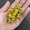 Mini Set de Dés Transparent Clair 12 mm - 16 Couleurs Petite Taille Pour Jeux de Société et JDR