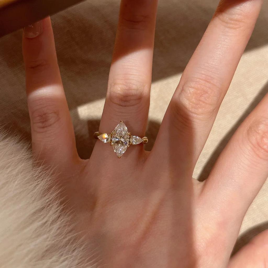 Light Luxury High-End Temperament Large Horse Eye Zircon Ring Fashion Simulation Moissanite Engagement Ring Diamond Ring