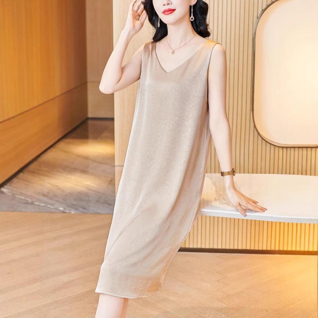 Damen Midikleid aus Satin mit V-Ausschnitt - Kollektion Frühjahr 2025