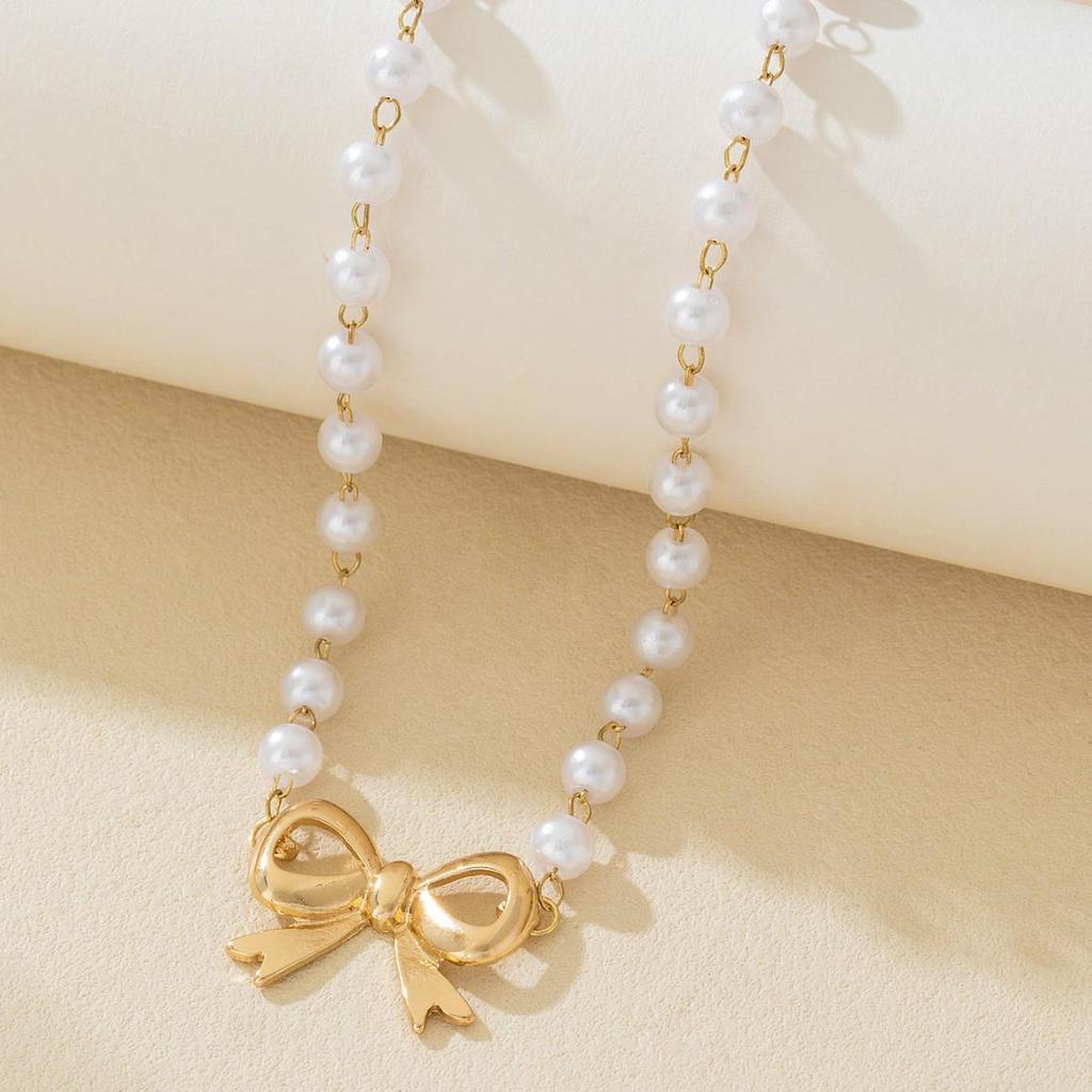 Elegant French Pearl Bow Choker Necklace for Women - Lightweight and Stylish
