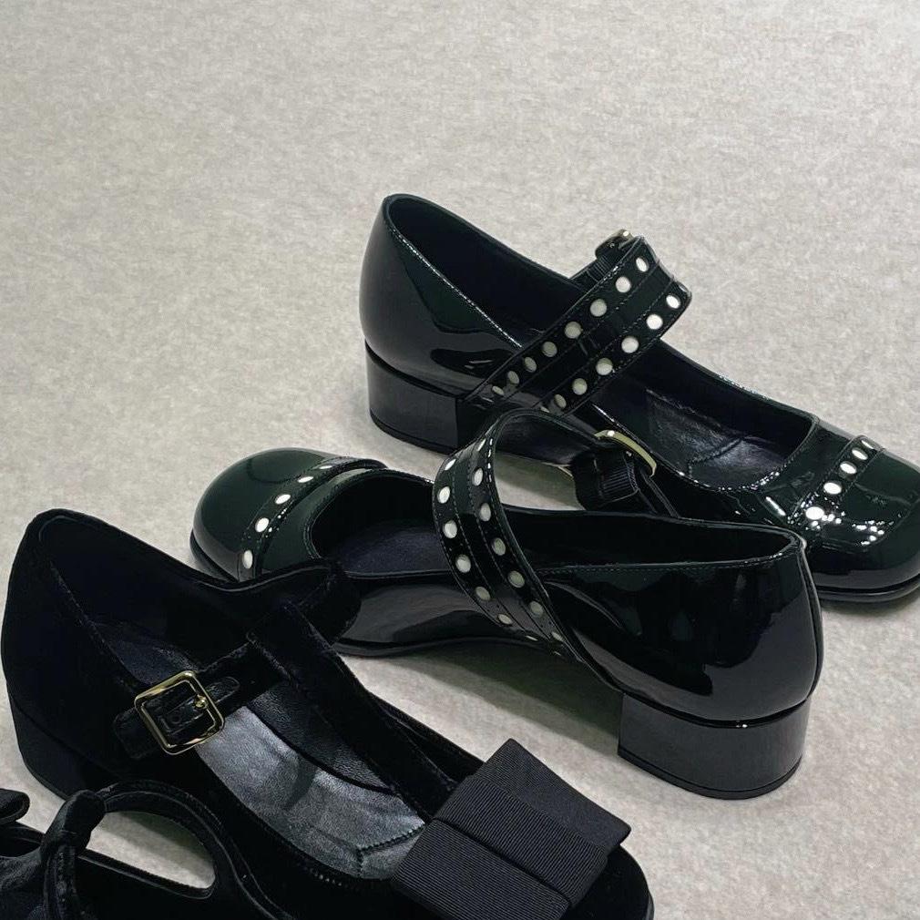 New carved leather Mary Jane shoes women's one-word buckle belt thick heel single shoes small leather shoes ladyshoes