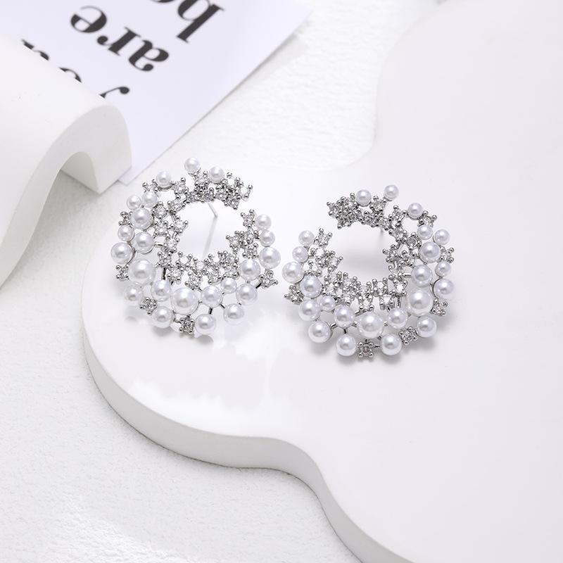 

Женские серьги из жемчуга и циркония высшего качества — настоящее позолоченное серебро для лета