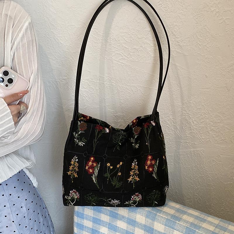 New Floral Embroidery Shoulder Bag Large Capacity Fashion Crossbody Handbag for Women Casual Versatile Commuting Bag