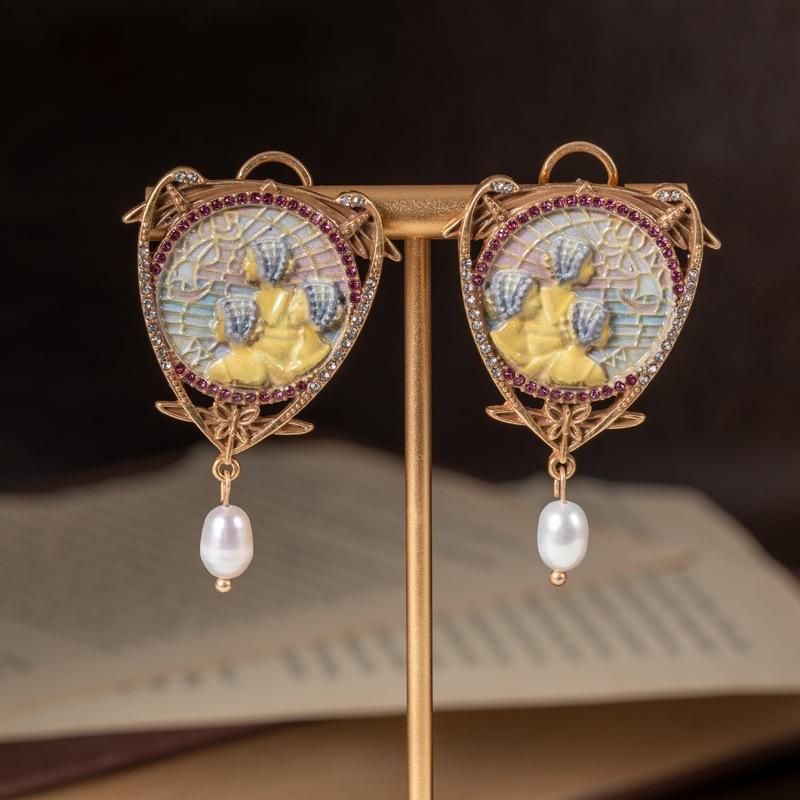 

Medieval Vintage Niche Light Luxury Court Style Portrait Relief Drop Glazed Earrings Grand High-end