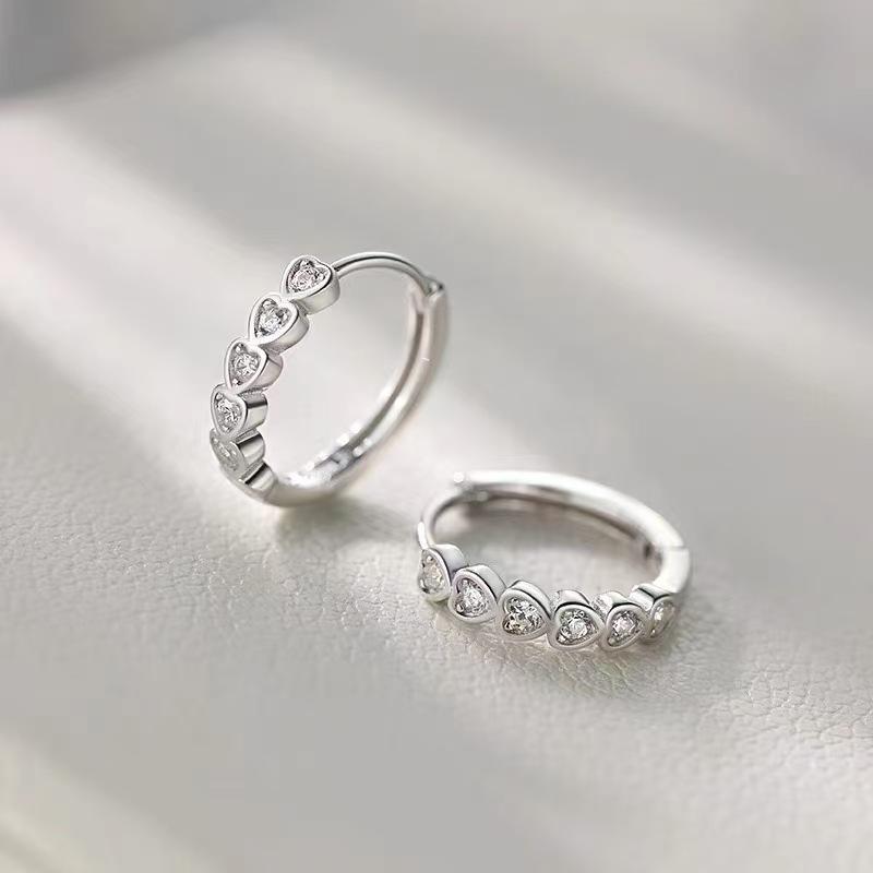 Love, personality, fashion, heart-shaped earrings, small and elegant, delicate earrings for women
