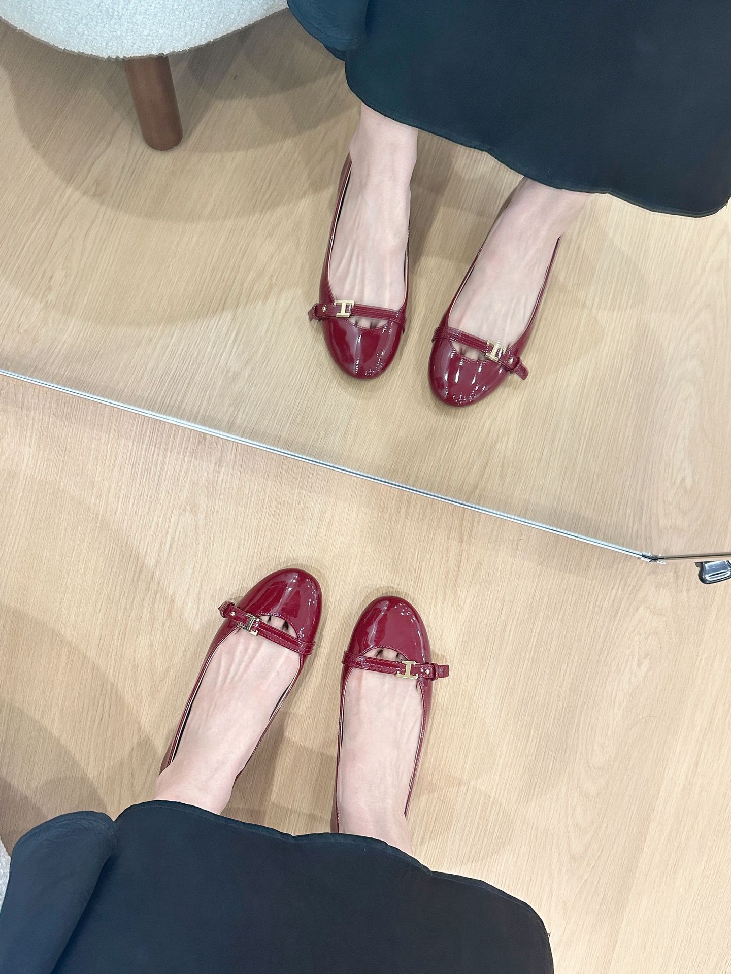 

Версия из коровьей кожи~ Маленький человек увеличение внутреннего роста темперамент круглый носок пряжка-одна полоска из лакированной кожи кожа на плоской подошве для работы одинарные 39 красный