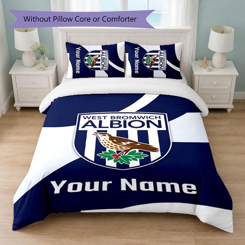 Set Biancheria da Letto Personalizzato West Bromwich Albion FC con Nome Testo 1 Copripiumino + 2 Federe Logo Calcio Regalo Personalizzato per Occasioni Speciali Decorazione Camera da Letto