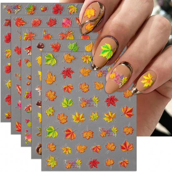 Geprägte Herbst-Nagelkunst-Sticker, 5D Thanksgiving-Tag Nagel-Aufkleber, Selbstklebende Ahornblätter für DIY Herbst-Nagelzubehör Dekoration(5 Blätter)
