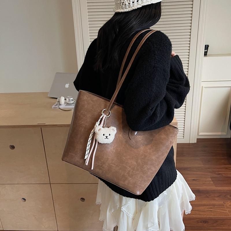 Large Capacity Bag Women's Versatile Fashion Shoulder Bag Student Class Commuter Armpit Bag