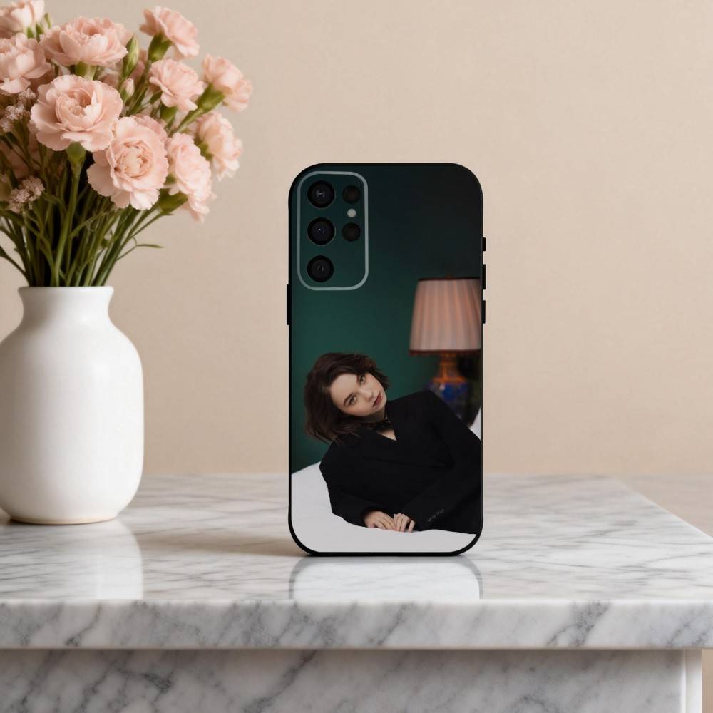vibrant E-Emma M-Myers Actress Phone Case For Samsung S25,24,23,22,30,21,10,9,Ultra,Plus,Lite,FE,4,5 G Soft Black Case