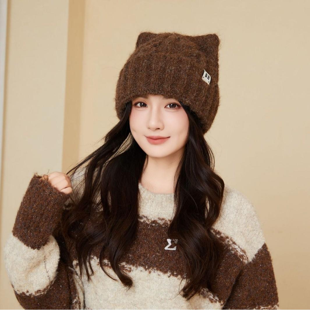 

Новая осенне-зимняя свободная универсальная вязаная шапка для женщин, теплая защита ушей, модная шерстяная шапка, подчеркивающая лицо One Size