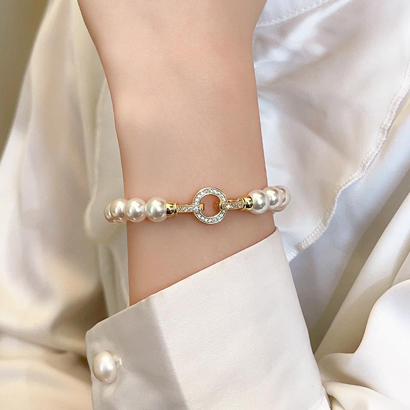 French-Inspired Pearl Bracelet: Micro-Inlaid Round Buckle, Light Luxury, Retro Style, Versatile Handcrafted Jewelry
