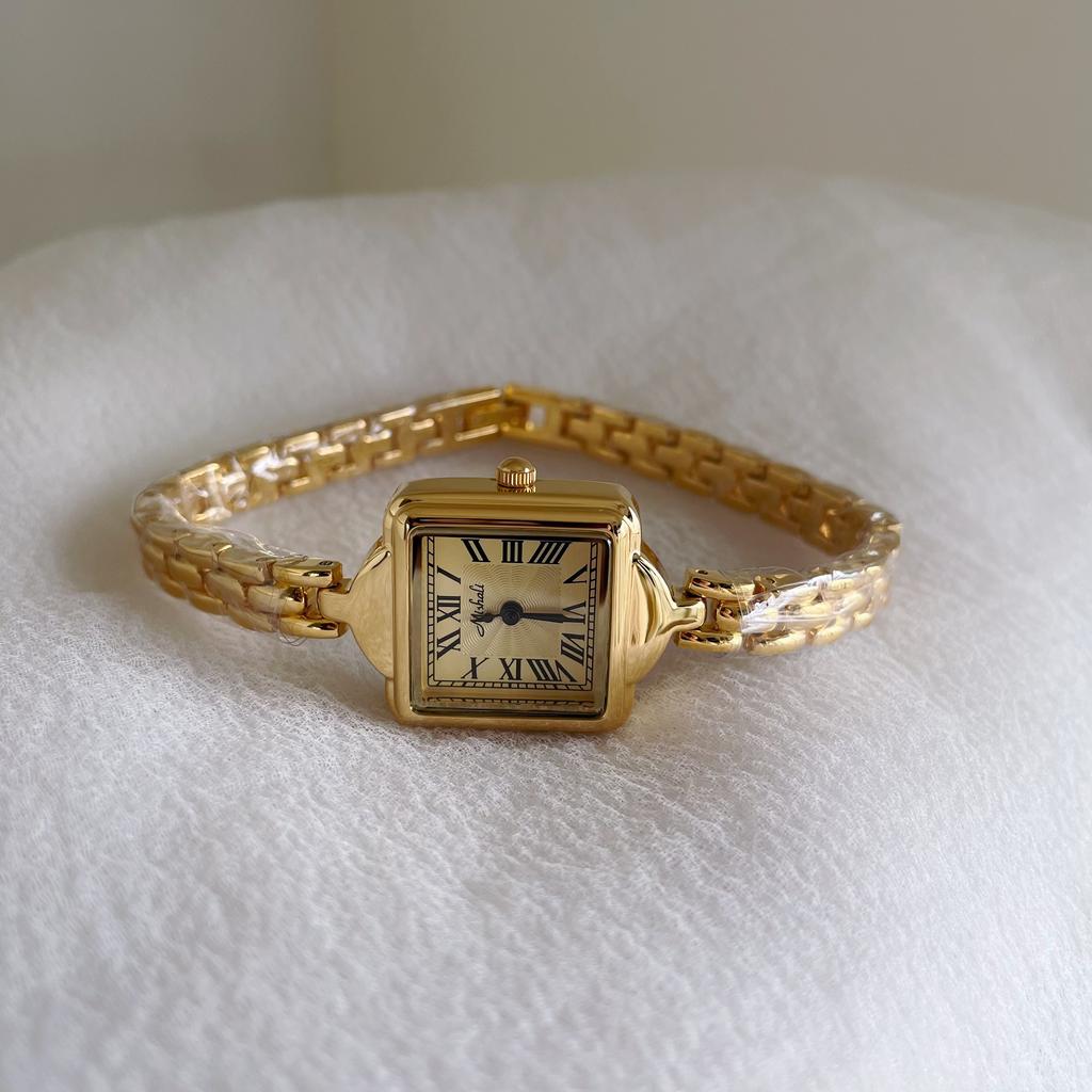 Retro-Style, ExquisitePetite Square-Shaped Thin Strap Women'S WatchBracelet StyleMetal Band ModelProfessional Women'S Watch.