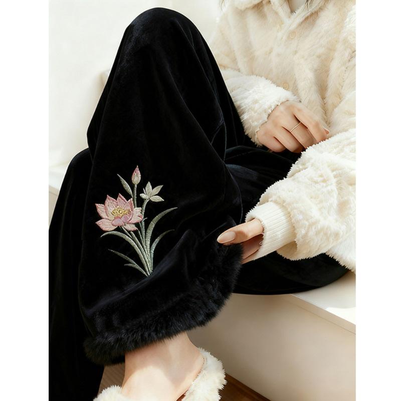 

Golden Velvet Wide-Leg Embroidered Pants with Raw Edge – Women s Fashion in New Chinese Style, Plus Velvet 2XL (recommended 75-90 kg)