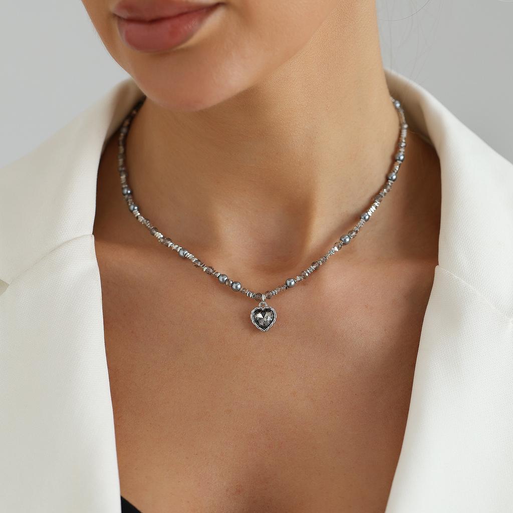 Sweet and cool black diamond love black gallstone necklace, accessories daily commuting items