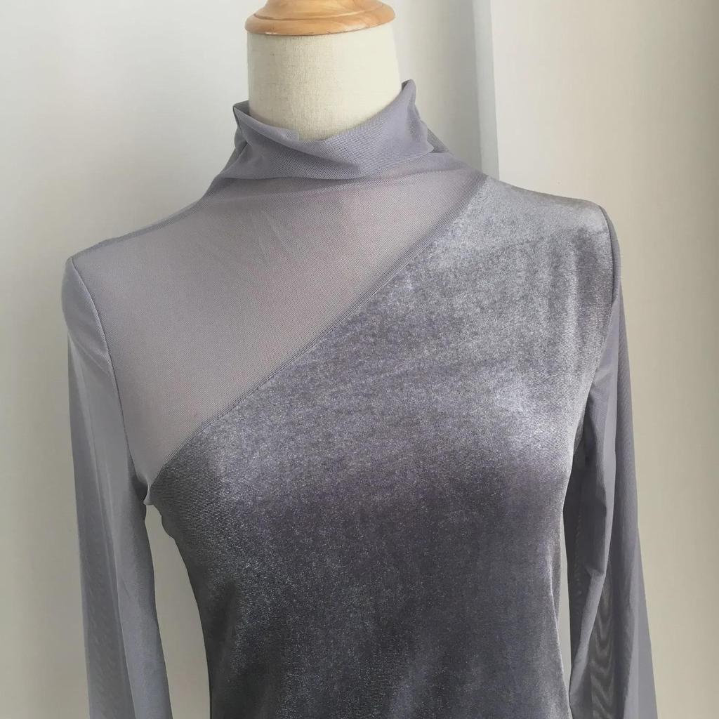 Koronkowy top z półwysokim dekoltem i złotym aksamitem, z siateczkowymi rękawami dla kobiet