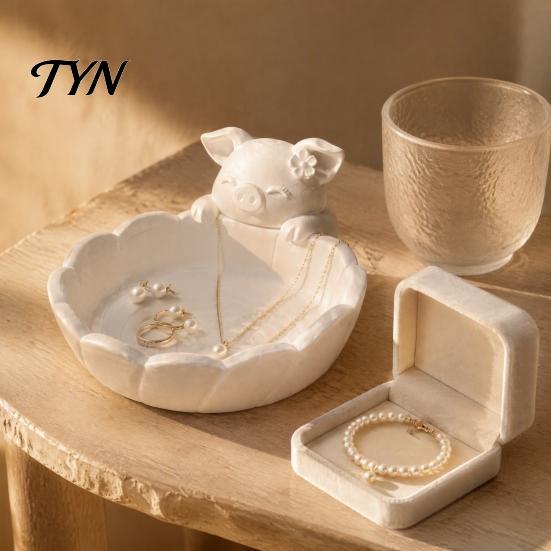Small Item Storage Container Cute Pig Petal Bowl, Matte Finish 3D Print PLA Tray, Animal Jewelry Dish Trinkets Organization Tray for Vanity