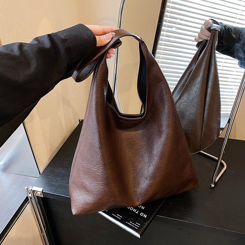 Large-capacity commuter mother and child bag women's 2025 new fashion retro shoulder bag casual versatile underarm tote bag