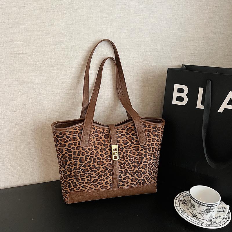 Autumn and winter texture leopard print large capacity fashion 2025 new shopping commute high sense shoulder bag tote bag