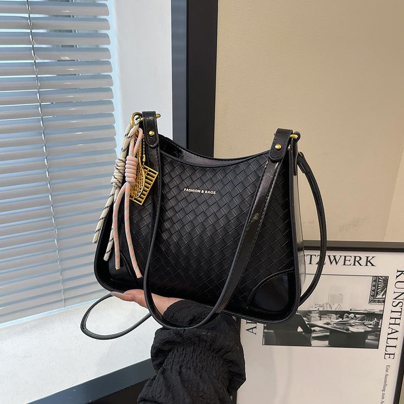 

Сумка ромбовидной формы женская 2025 новая трендовая модная с высоким чувством стиля на плечо под мышку сумка кроссбоди сумка-ведро чёрный