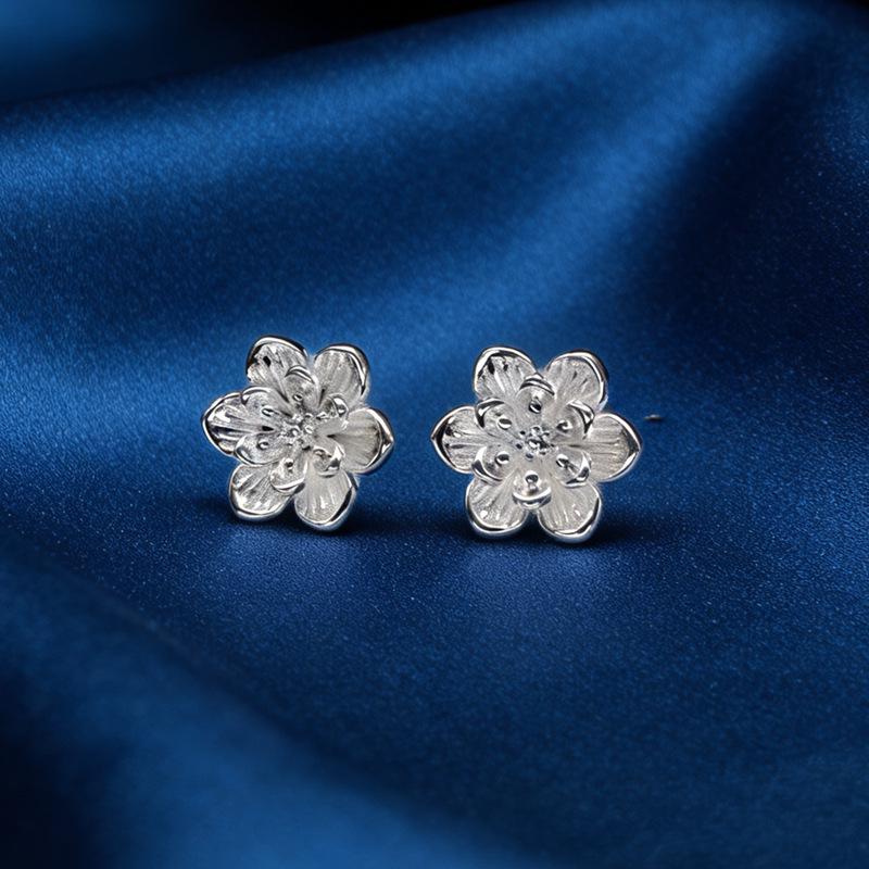 Camellia Stud Earrings for Women, Fresh Chinese Style, Elegant Floral Design, Sleep-Friendly, Perfect for Moms