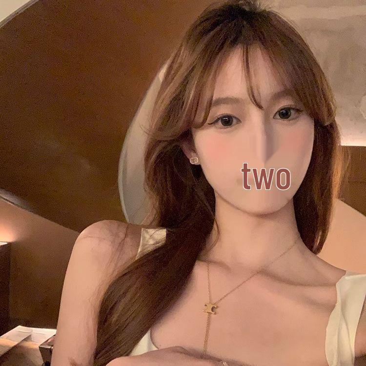 Exquisite Cubic Zirconia Arc De Triomphe Ear Clips: 2024 Hot-Selling Light Luxury Earrings for Women Without Ear Holes.