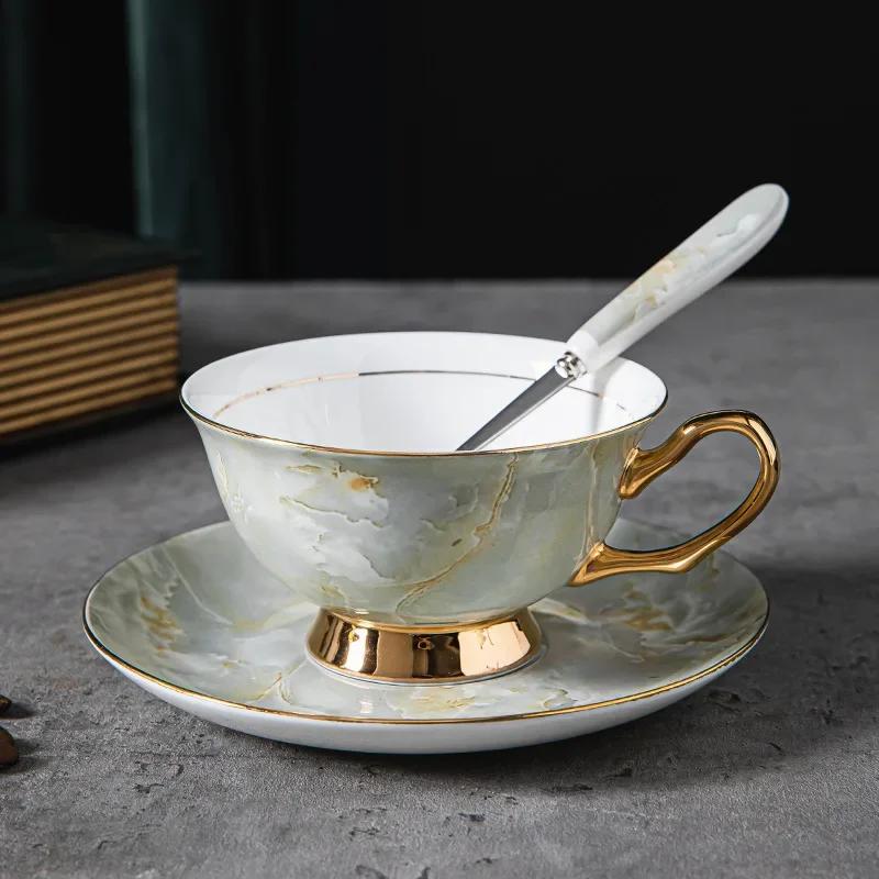 

Набор керамических фарфоровых чашек и блюдец в европейском стиле для кофе и чая в ретро-дизайне 220ml