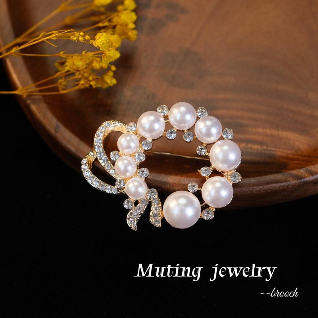 High-End European & American Pearl Rhinestone Brooch - Anti-Exposure Pin & Alloy Buckle Accessory