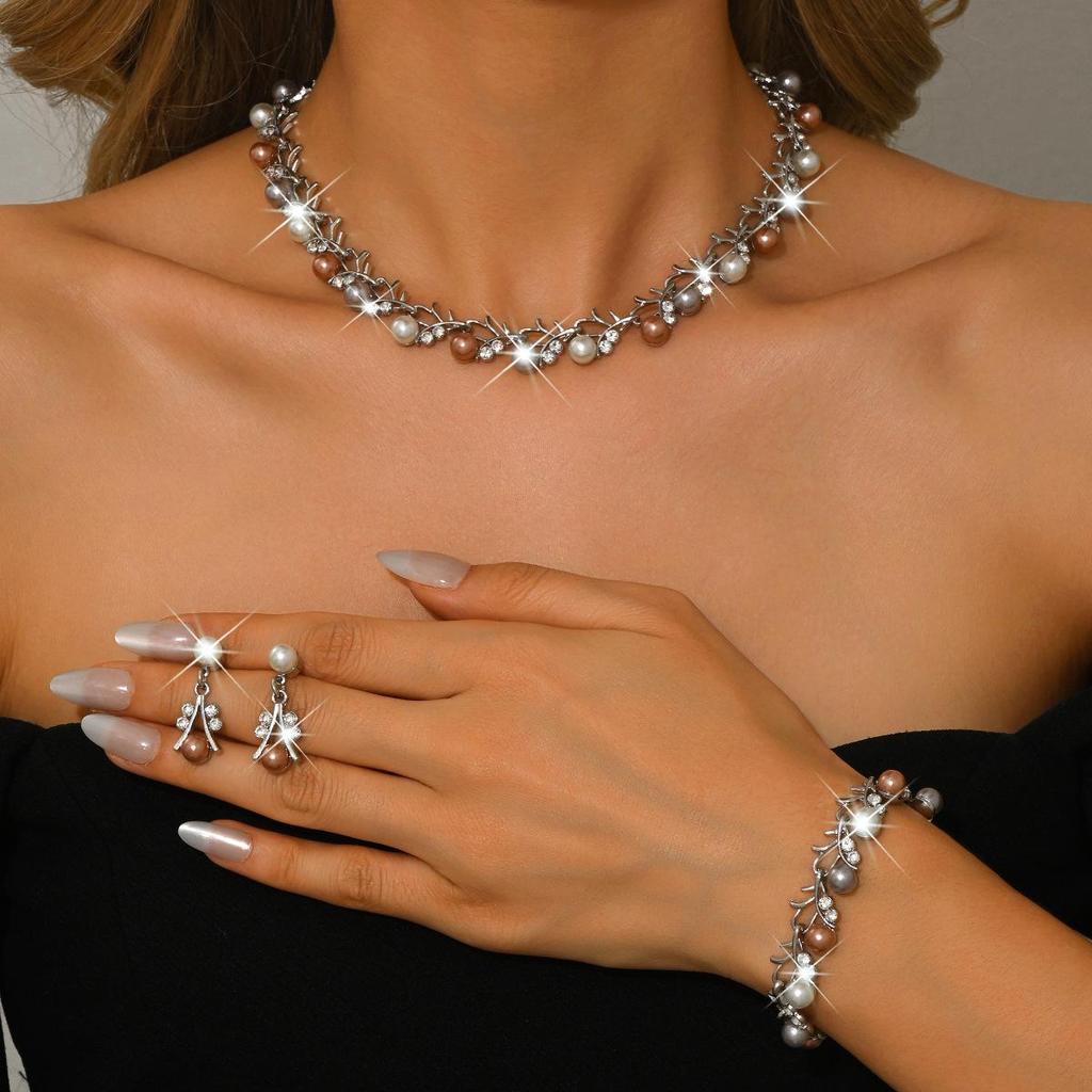 Elegant Rhinestone Floral Jewelry Set: European & American Bride Necklace & Earrings for High-End Parties