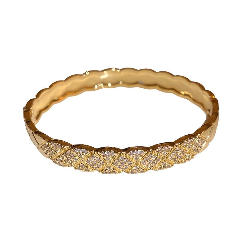 Elegant Geometric Rhinestone Zircon Buckle Bracelet: A Versatile and Luxurious Accessory for Women