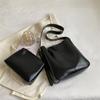 Large capacity bucket bag, mother bag, women's 2025 new fashion commuter versatile women's shoulder bag, messenger women's bag