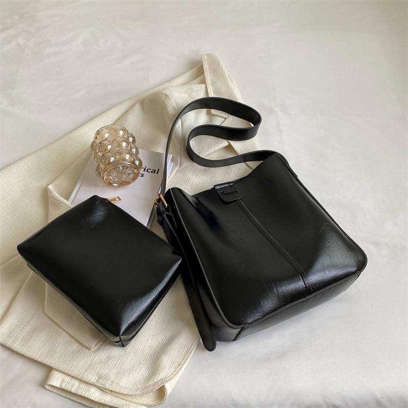 Large capacity bucket bag, mother bag, women's 2025 new fashion commuter versatile women's shoulder bag, messenger women's bag