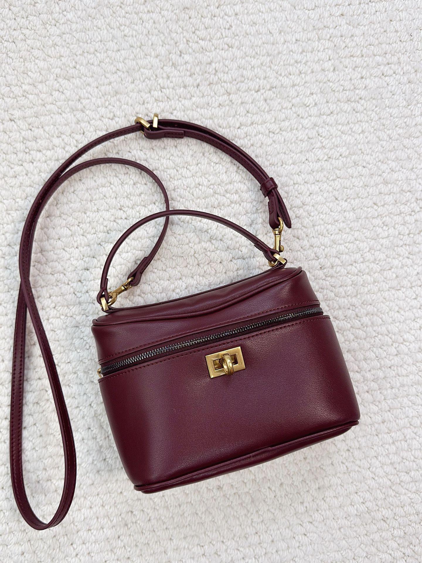 

2025 New Style Real Leather Cowboy Rodeo Dinner Bag Large Capacity Fashion Single Shoulder Handheld Ladies Bag 18x7x14cm