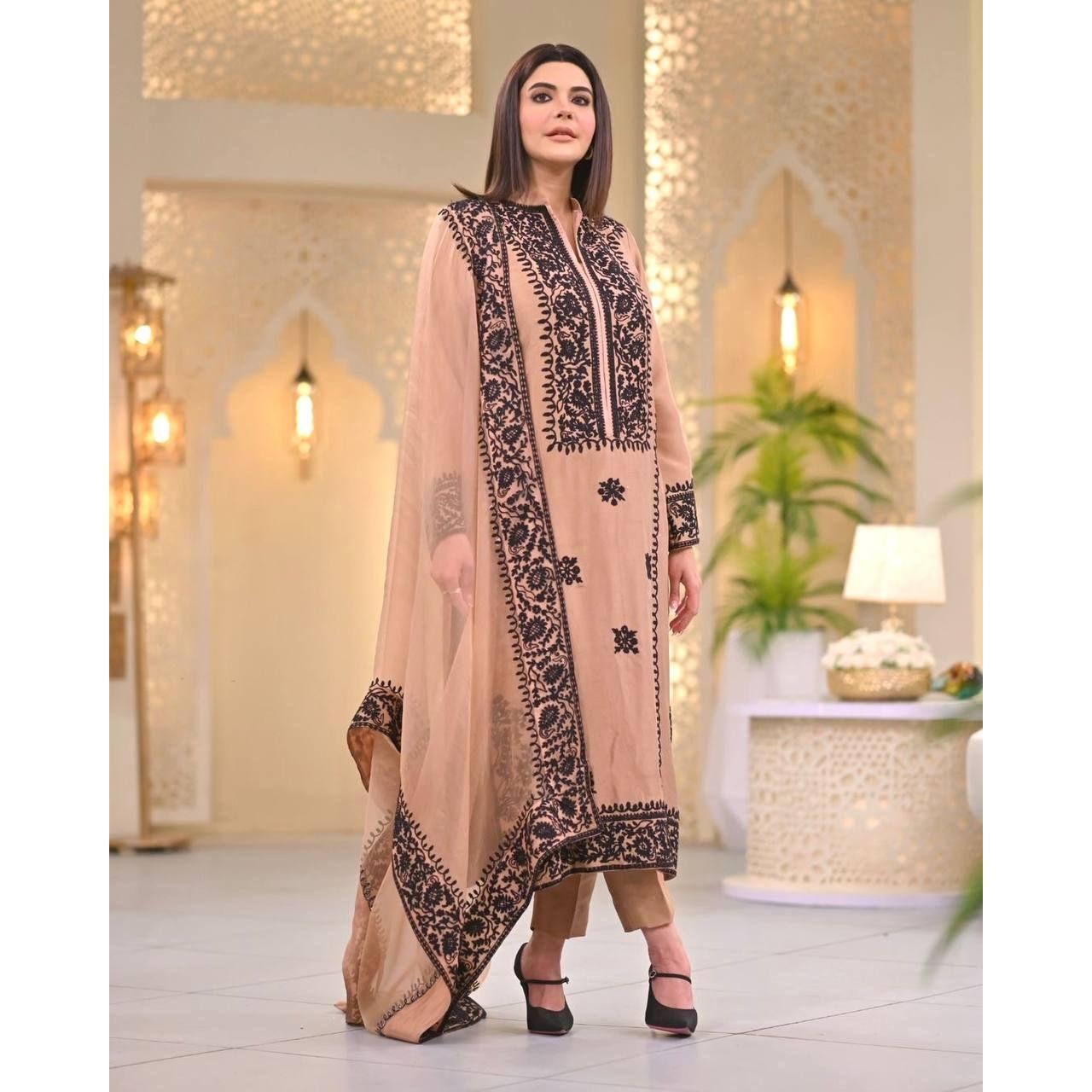 

*Выпуск нового Đěsigner Party Wear Look Pur Chinon, шелкового верха, низа и комплекта Dupatta*