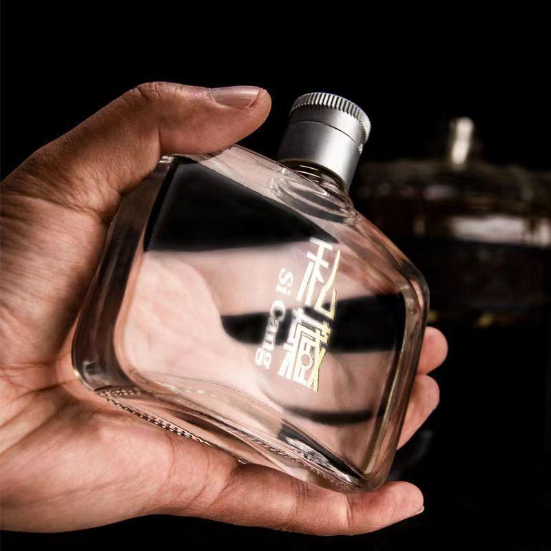 

Маленький размер 100 мл бессвинцовая стеклянная посуда для виски барная бутылка для текилы, бренди и водки